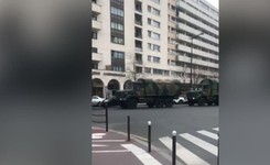 Wojskowe ciężarówki na ulicach Paryża. Francja 'zamknięta' [WIDEO]