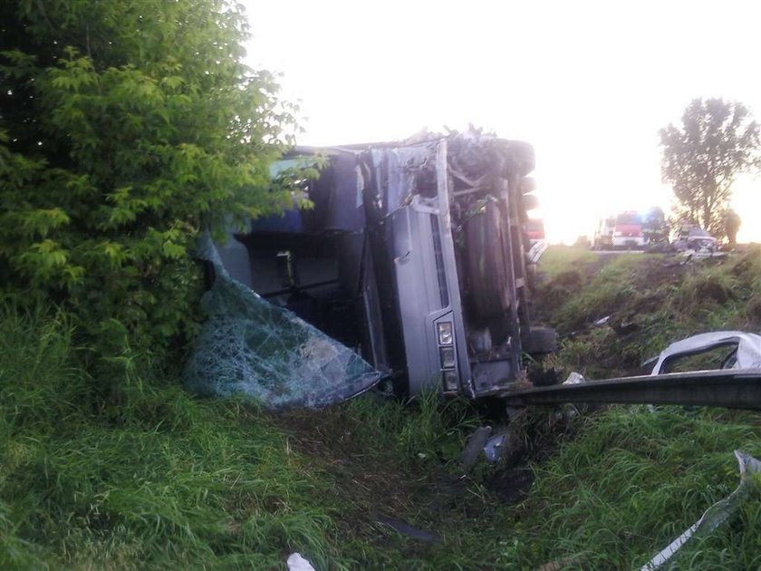 Rozbił się autobus. Jedna osoba nie żyje