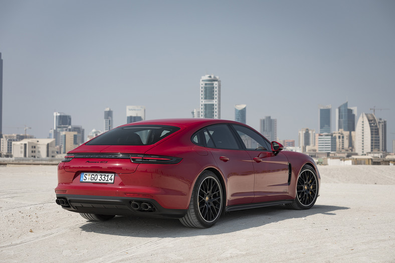 Porsche Panamera GTS - rodzinna rakieta