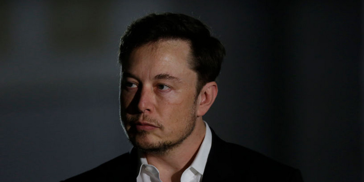 Elon Musk twierdzi, że pracownik chciał się odegrać na Tesli, bo nie otrzymał awansu