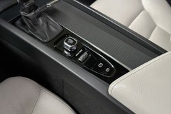 Zimowa zmora kierowców powróciła! Ten nawyk może się zemścić