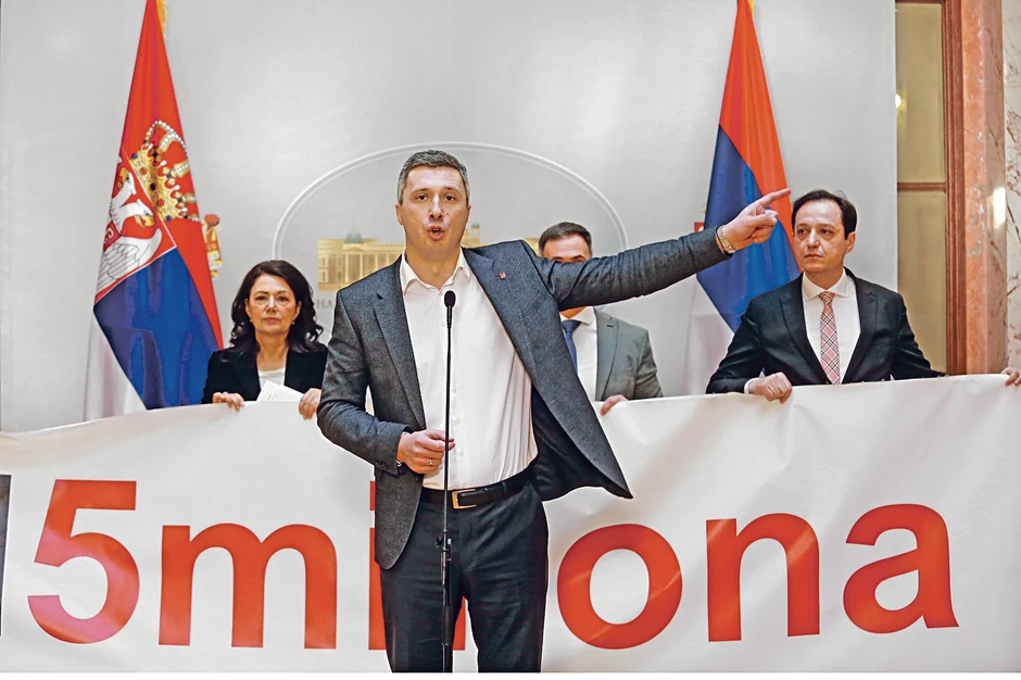 Poslanici dela opozicije koji bojkotuju rad skupštine svakog dana organizuju konferenciju za novinare u holu parlamenta