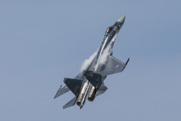 Rosyjski myśliwiec Su-35 podczas pokazu Paris Air Show 2013. Fot. Fingerhut / Shutterstock.com