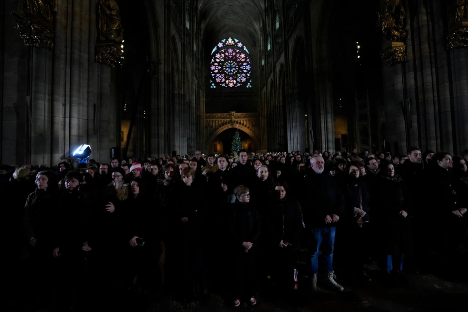 Služba za žrtve masovne pucnjave u Pragu