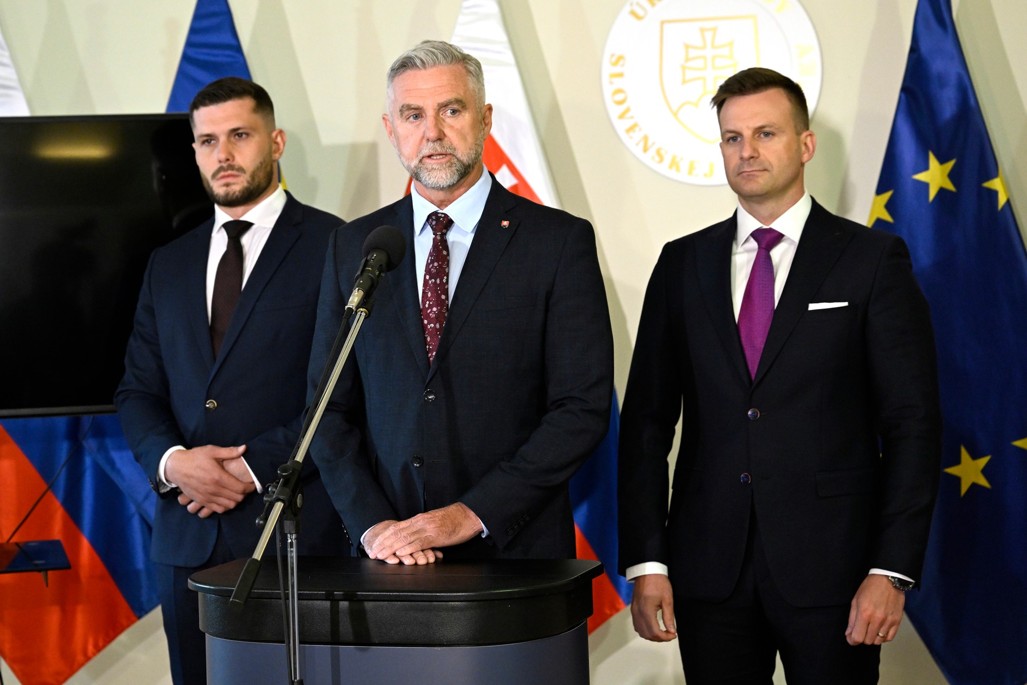 Predseda Výboru NR SR pre obranu a bezpečnosť Richard Glück, podpredseda NR SR Tibor Gašpar, poslanec parlamentu a vedúci Úradu vlády SR Juraj Gedra.