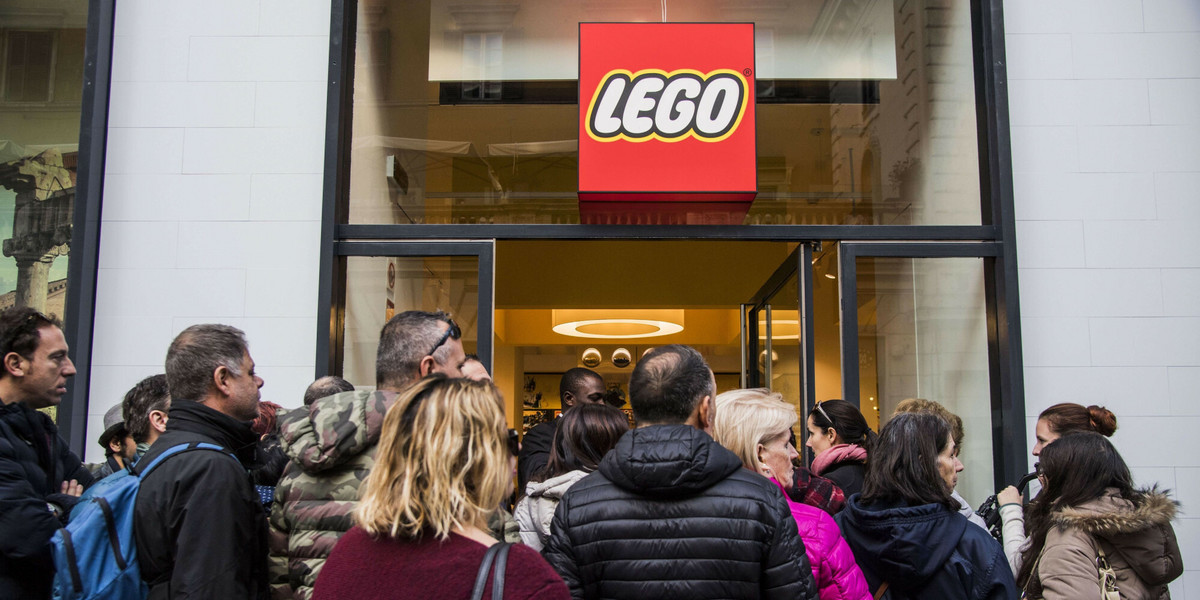 Grupa Lego zdecydowała o zamknięciu salonów w Rosji.