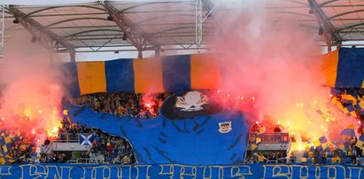 Wojewoda zamknął trzy trybuny na stadionie w Gdyni