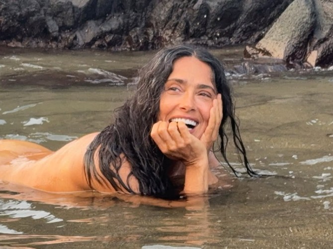 Salma Hajek pozirala skroz obnažena