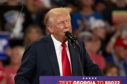 Złe wiadomości dla Trumpa. Nowy sondaż wskazuje na trzy kluczowe stany