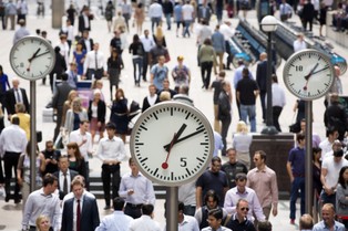 Polacy znów częściej myślą o pracy za granicą.  Przed nami kolejna fala migracji zarobkowych