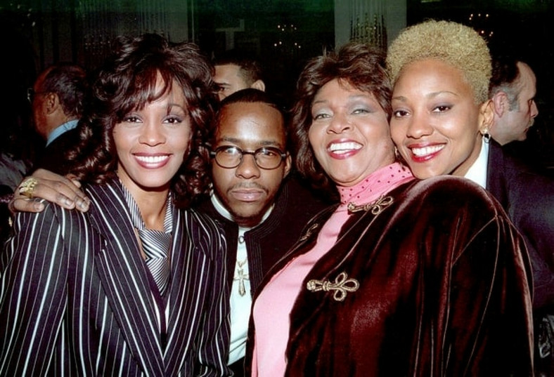 Whitney Houston, Bobby Brown i Robyn Crawford (z pr.) w Nowym Jorku