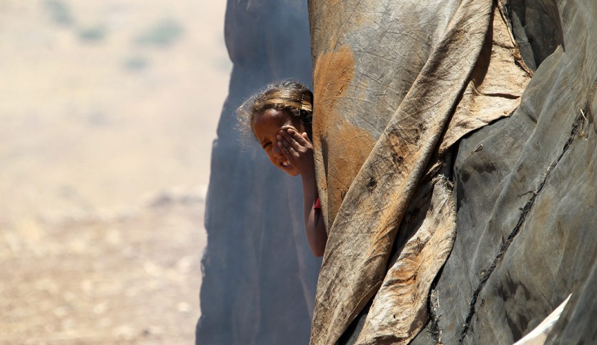 Dzieci wypędzone przez żołnierzy