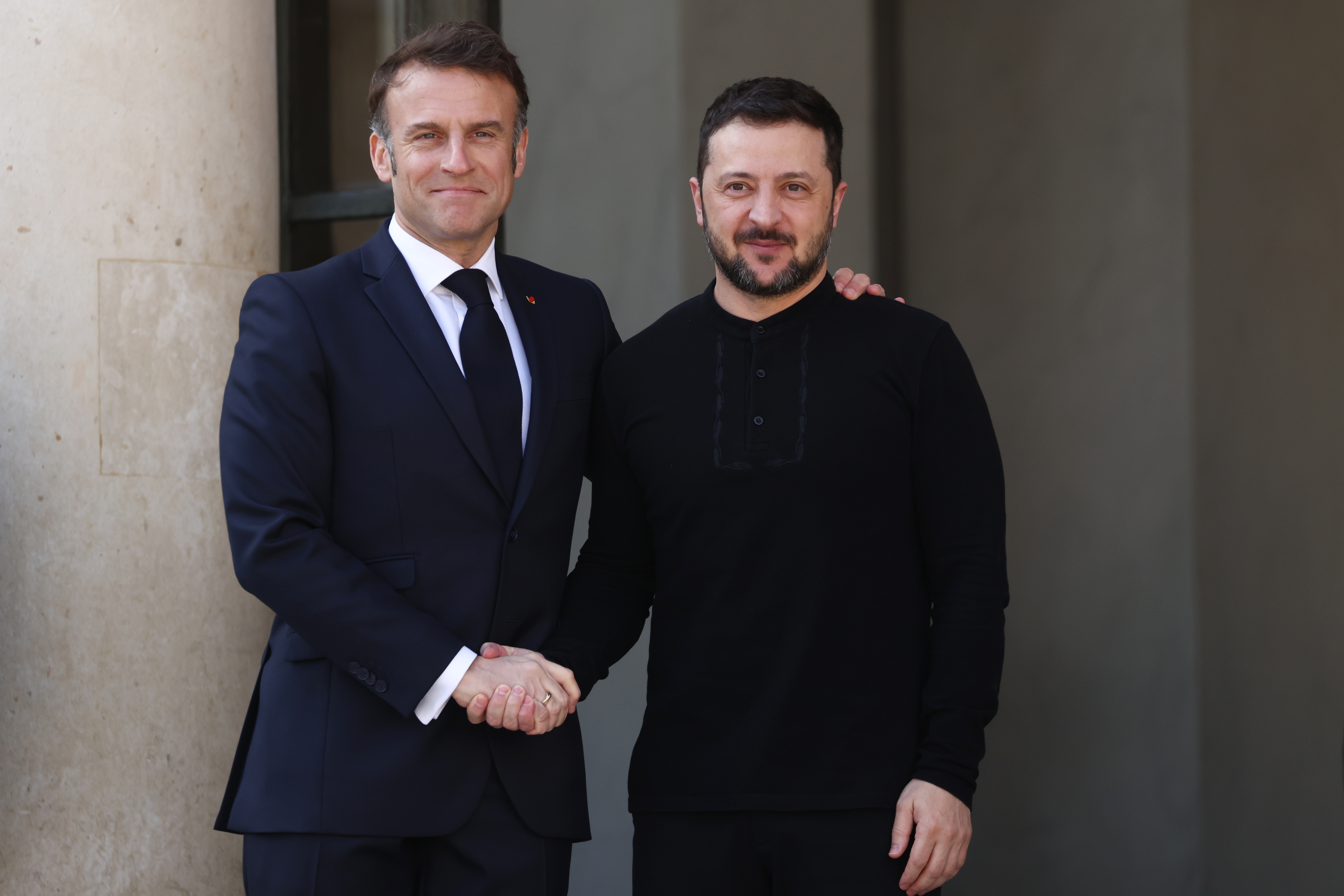 Sánchez se reúne con Zelenski en París para reforzar el apoyo militar a Ucrania