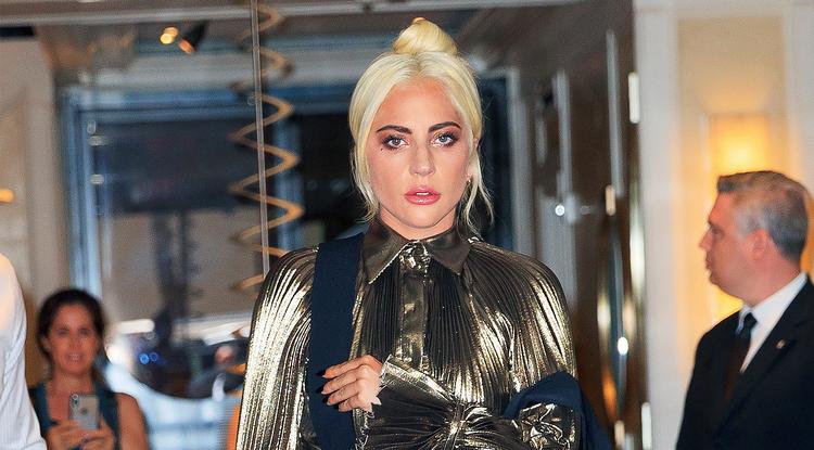 Lady Gaga saját maga szállítja ki új albumát - képek