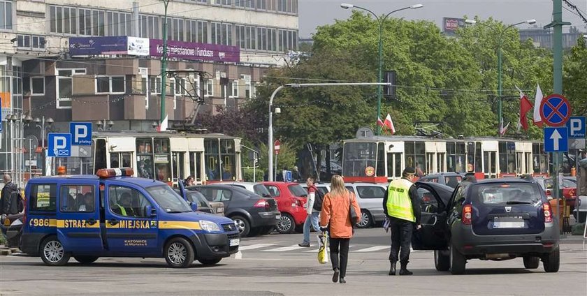 Strażnicy gnębią kierowców, a menele rządzą