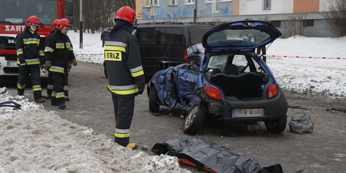 MLODA KOBIETA KIERUJACA FORDEM K ZGINELA W WYPADKU