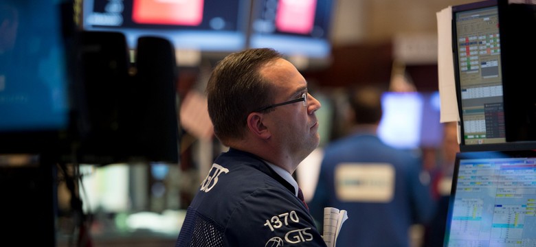 Wall Street w dobrych nastrojach, głosy z Fed umacniają dolara