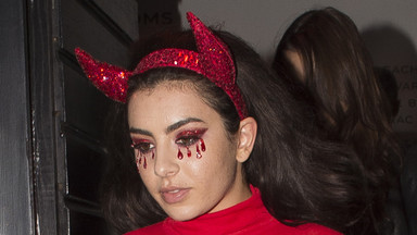 Charli XCX znów odsłania swoje ciało