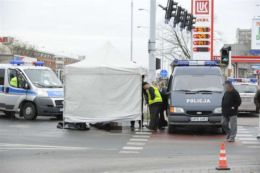 Pieszy zginął na pasach. ZDJĘCIA