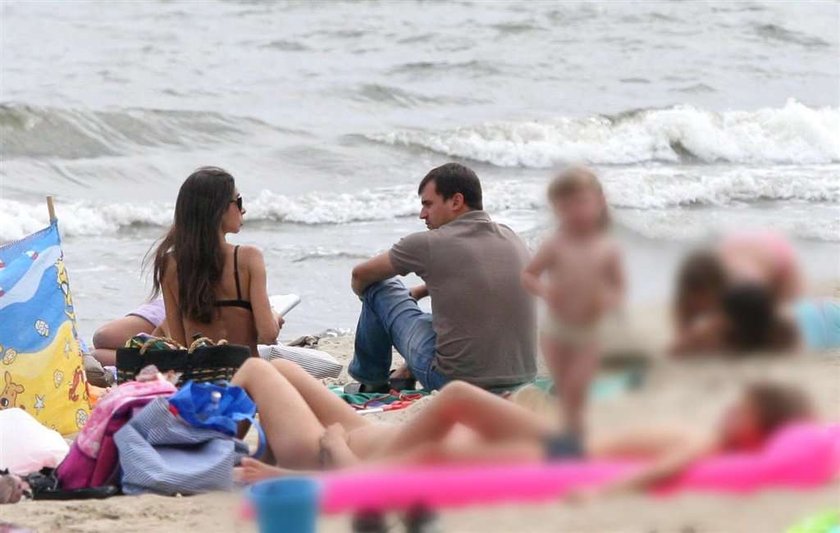 Dubieniecki z Kaczyńską na plaży. Walczy o nią?