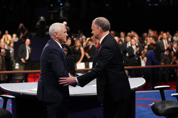 Mike Pence i Tim Kaine podczas debaty