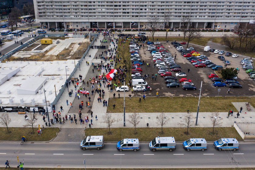 Marsz antycowidowców przeszedł ulicami Katowic