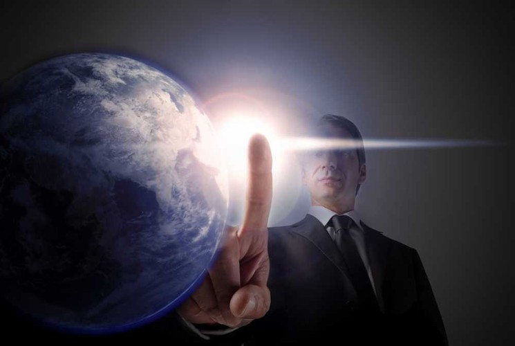 Nie chodzi o obnoszenie się ze swoją rolą, jest jednak bardziej niż prawdopodobne że swoją pozycję zawdzięczasz swojemu dotychczasowemu doświadczeniu i sukcesom. Pamiętaj, że to ty kontrolujesz sytuację. – Nie należy pozwolić, by ktokolwiek wchodził w naszą rolę i narzucał rozwiązania co do których nie mamy przekonania – radzi Michał Środa, ekspert ds. rekrutacji GoWork.pl. Przygotuj dobrze przemyślany plan naprawy sytuacji po czym go przeprowadź.