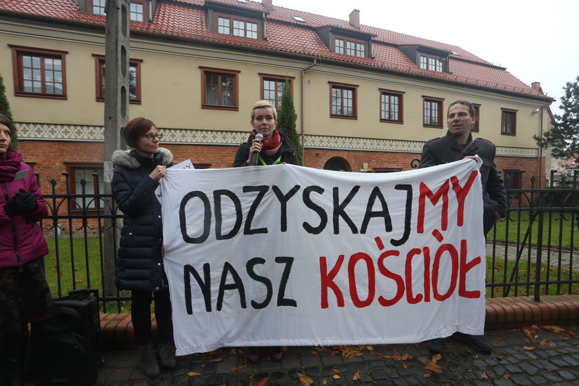 Protest przed kurią w Gdańsku