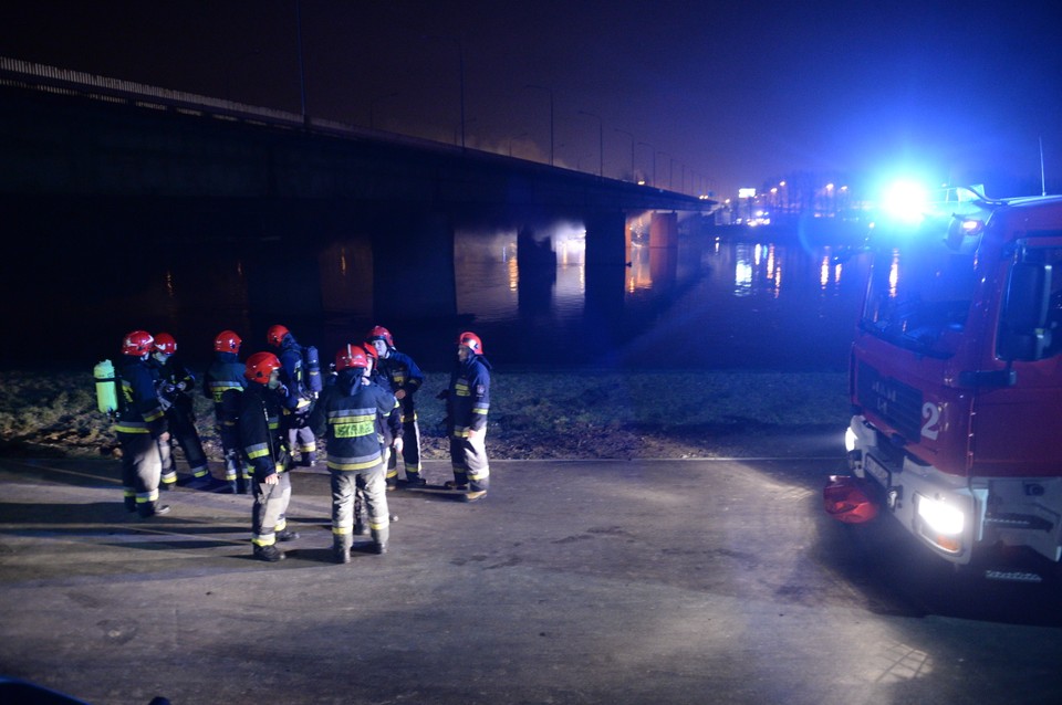 WARSZAWA POŻAR MOSTU ŁAZIENKOWSKIEGO (Płonąca konstrukcja mostu)