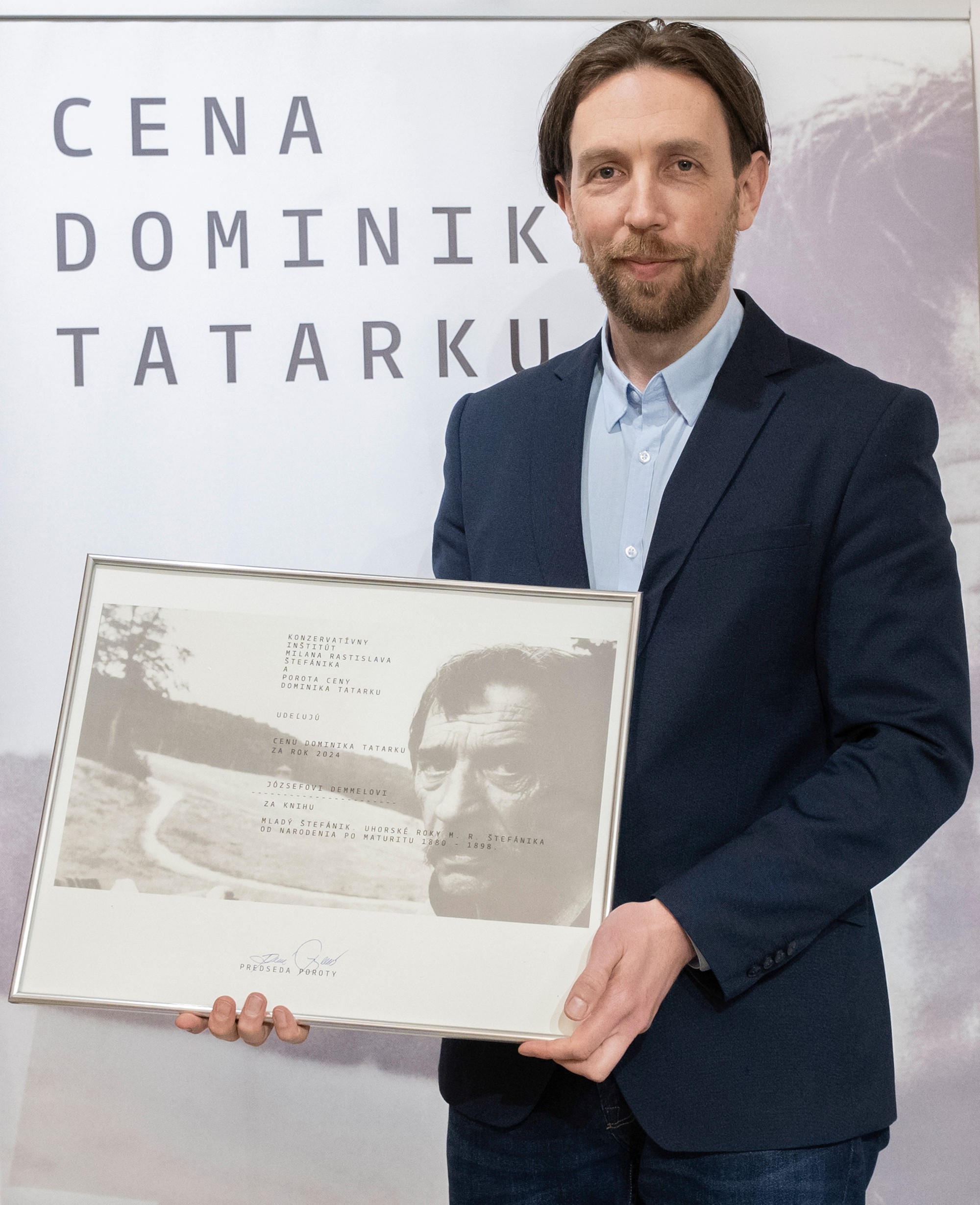 Cenu Dominika Tatarku získal historik József Demmel za knihu Mladý Štefánik. 