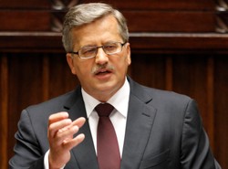 Komorowski chce debaty o OFE. Reforma po wyborach?