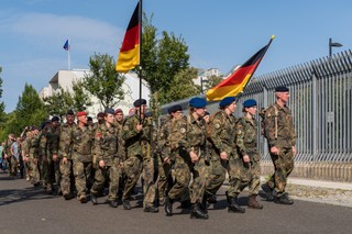 Niemcy w drodze na wojnę. Pierwszy krok do obowiązkowego poboru do wojska