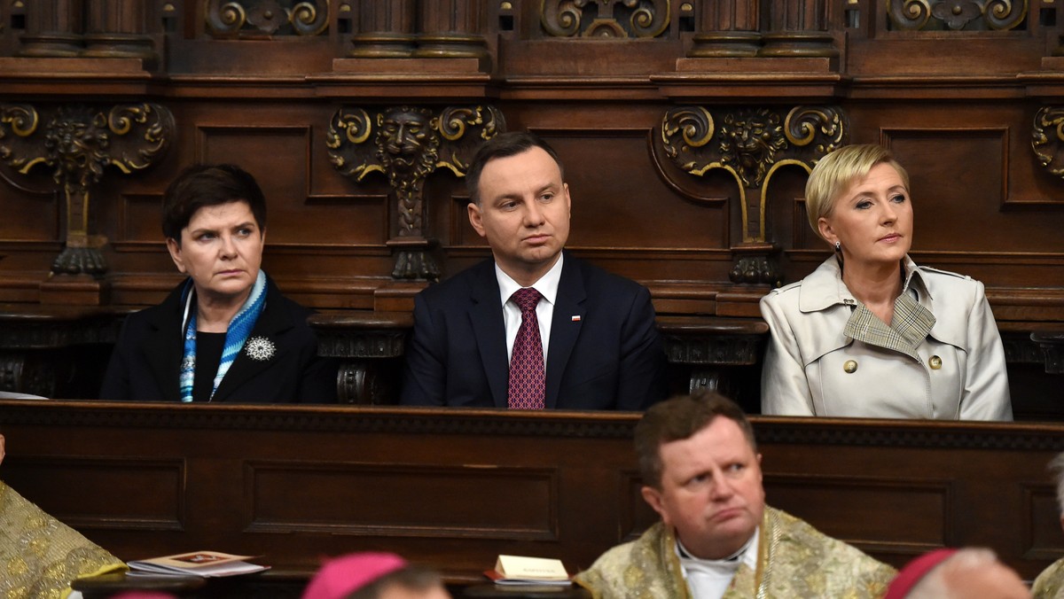 Premier Beata Szydło i Andrzej Duda wraz z małżonką