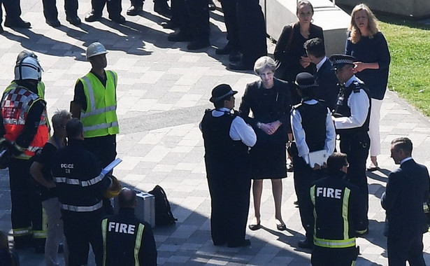 Premier Theresa May w miejscu pożaru
