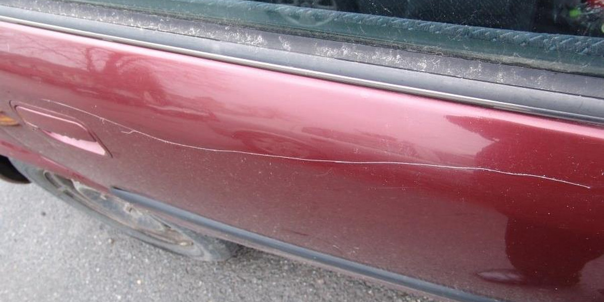 40-latka w Leżajsku uszkadzała nożyczkami samochody
