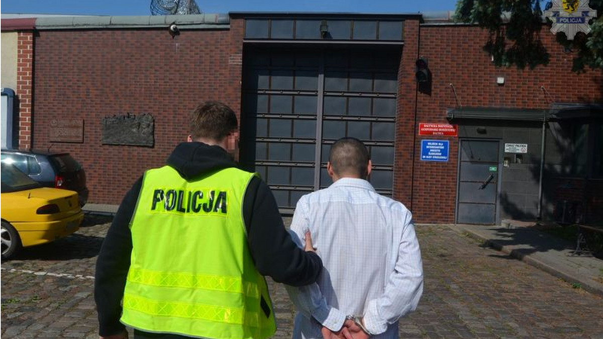 Blisko 1000 porcji amfetaminy znaleźli policjanci w jednej z piwnic na gdańskim Przymorzu. Zatrzymano też 40-letniego recydywistę, który był już karany za posiadanie znacznej ilości narkotyków.