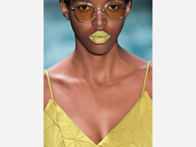 Kolorowe makijaże: zobacz zdjęcia z wybiegu!