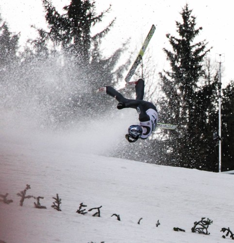 Koszmarny upadek Thomasa Morgensterna. Uderzył głową o zeskok
