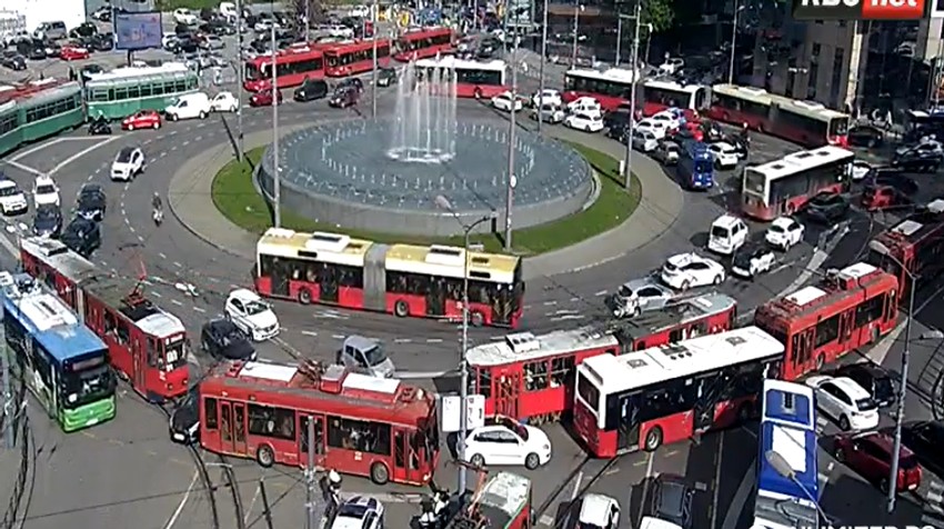 Potpuni kolaps na kružnom toku Slavija