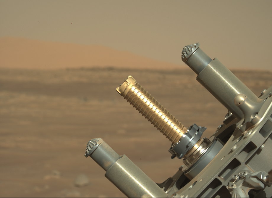 6 sierpnia 2021 r. sonda Perseverance użyła wysięgnika, który przebiłby skałę Marsa i pobrał próbki.