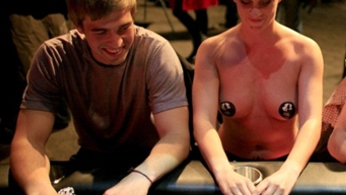 GERMANY - STRIP - POKER - CHAMPIONSHIP - OFFBEAT