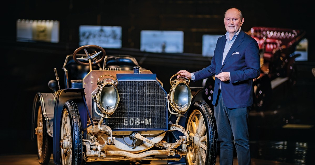 A New Era for Old Icons: Transforming Mercedes-Benz Heritage (B1)