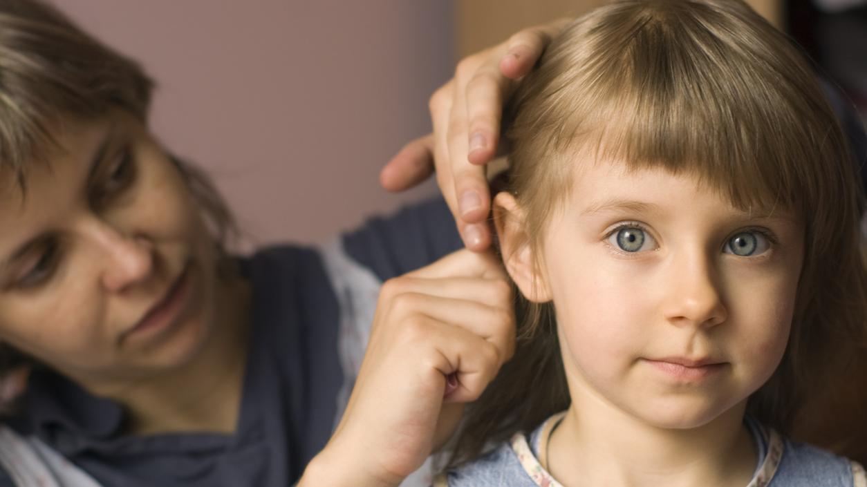 Vypadávanie vlasov trápi aj deti: Kedy je to prirodzené, kedy už choroba,  kedy za to môžeme my, rodičia? Radí pediatrička | Najmama.sk