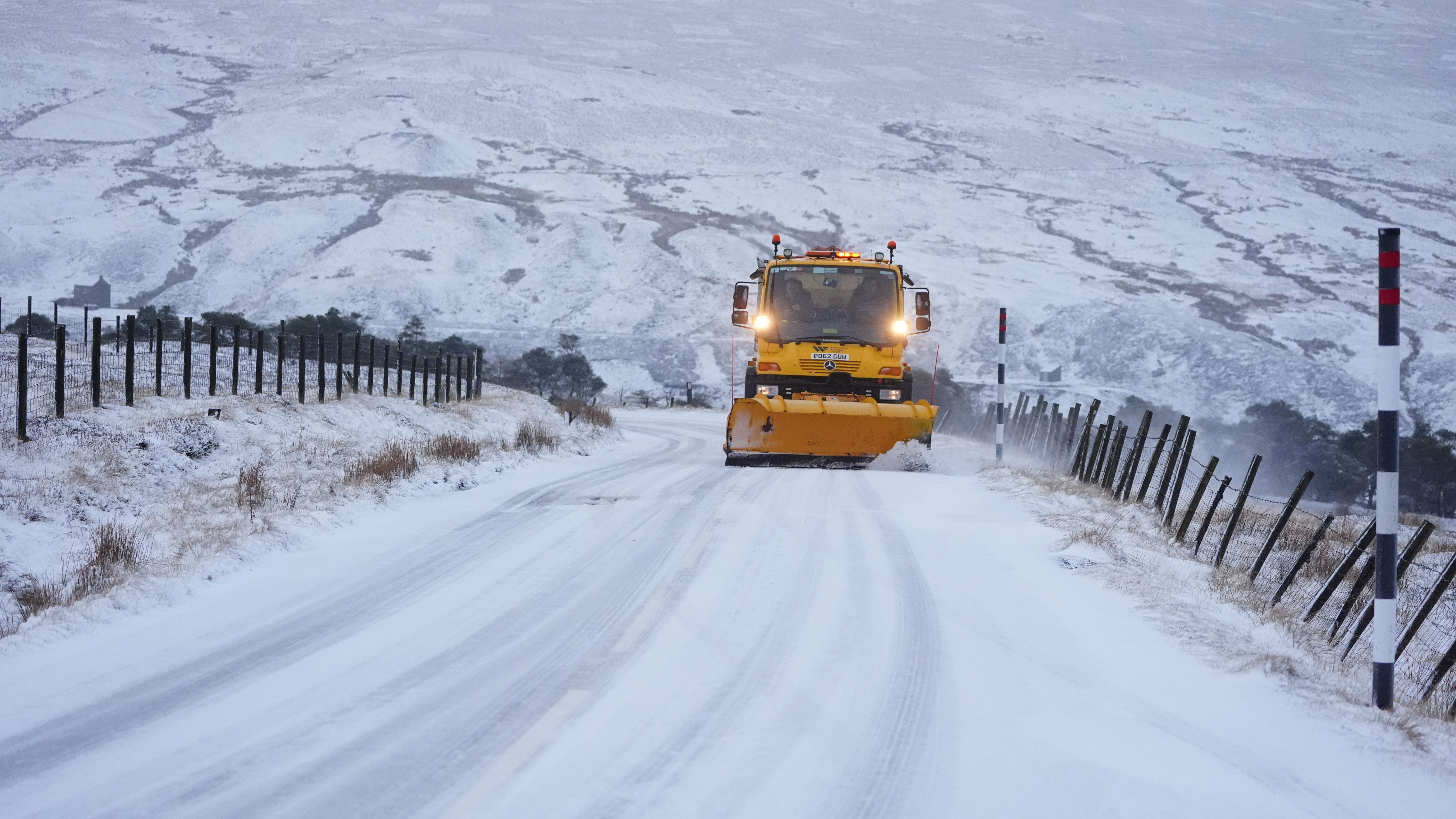 Up to 10cm of snow forecast as Arctic air grips Scotland and northern England