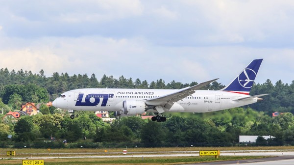 27 kwietnia o godz. 17.10 do Stambułu odleciał z Krakowa samolot typu Embraer 195, a 1 maja oficjalnej inauguracji nowego połączenia dokonał turecki partner.