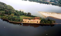 Najdłuższy budynek w Europie sprzedany. Co dalej z twierdzą Modlin?