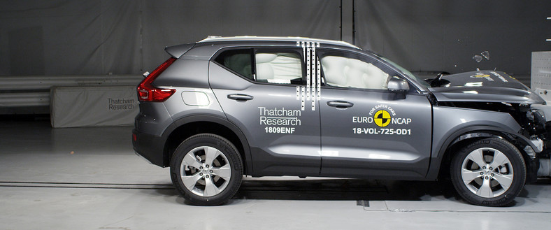 Crash test Volvo XC40 i Forda Focusa