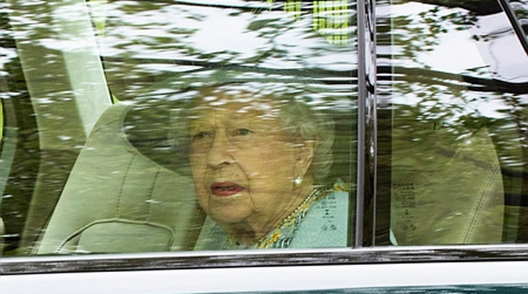 Erzsébet királynő is észlelte a kísértetek jelenlétét/ Fotó: MTI/EPA/Facundo Arrizabalaga