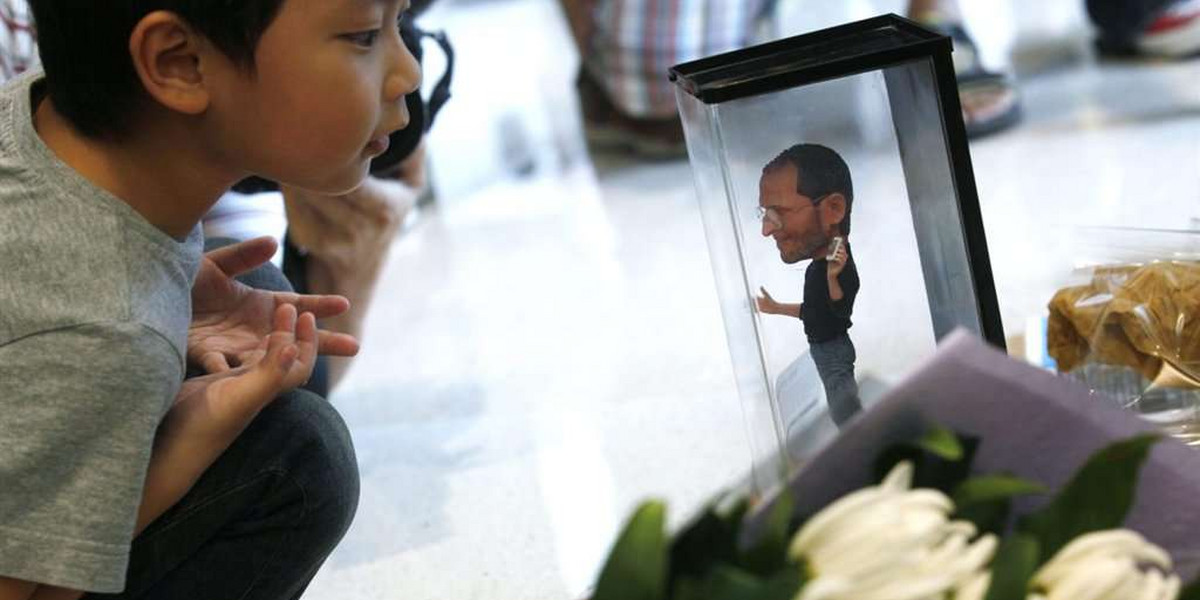 Świat w żałobie po śmierci Jobsa. ZDJĘCIA