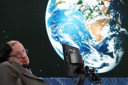 Stephen Hawking był geniuszem naszych czasów. Przed czym nas ostrzegał?